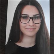 Studentessa universitaria offre lezioni di inglese
